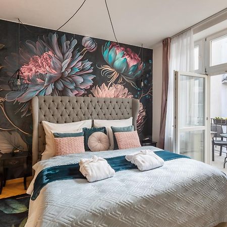 Decadent Art Deco Balcony Apartment In Old Town Praha Bagian luar foto