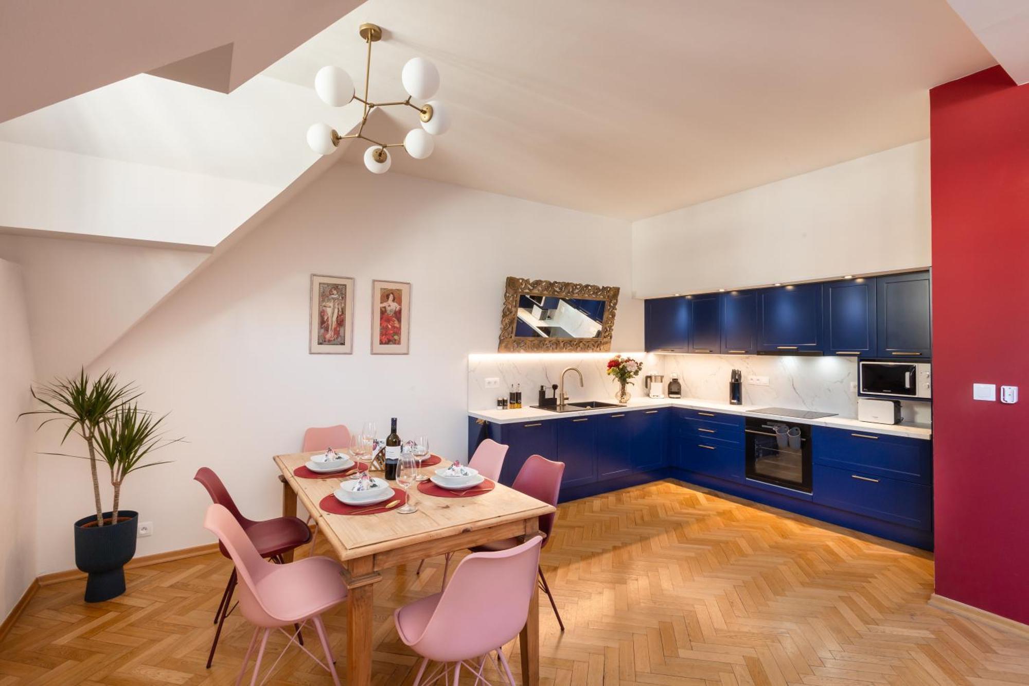 Decadent Art Deco Balcony Apartment In Old Town Praha Bagian luar foto