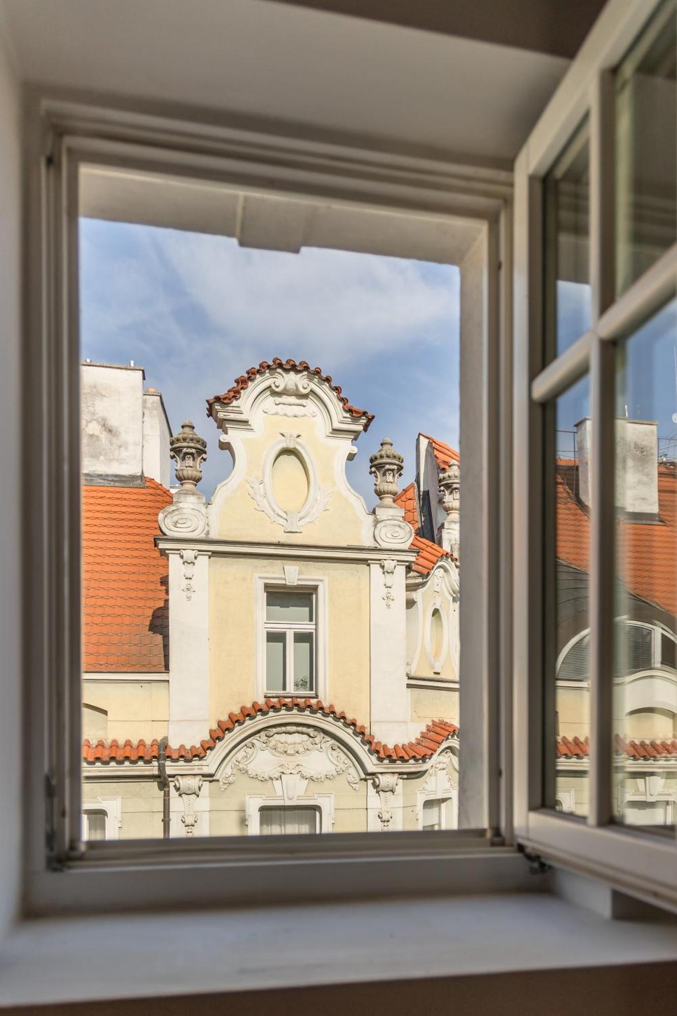 Decadent Art Deco Balcony Apartment In Old Town Praha Bagian luar foto
