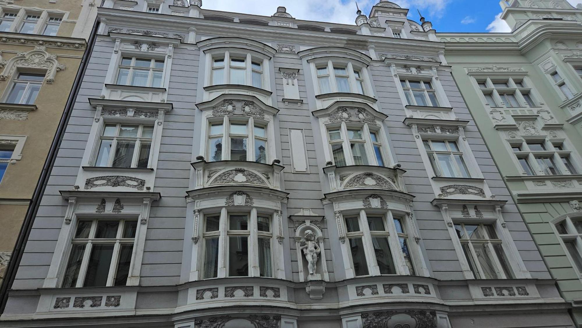Decadent Art Deco Balcony Apartment In Old Town Praha Bagian luar foto
