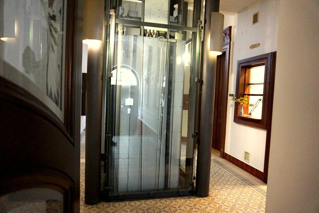 Decadent Art Deco Balcony Apartment In Old Town Praha Bagian luar foto